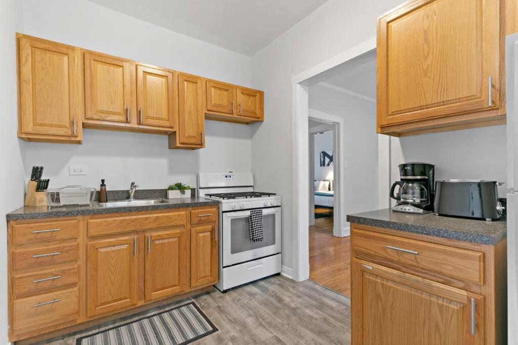 Well-Furnished 1Br Apt In Popular Spot - Belmont J3 Chicago Eksteriør billede